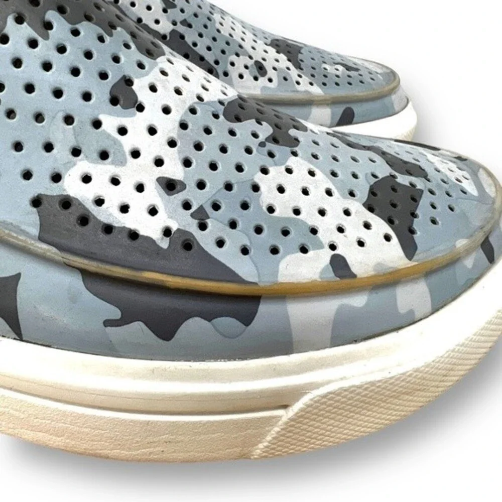 Crocs Gray Camo CitiLane Roka 2 Slip-On Sneaker Men's Sz. 7 Women's Sz. 9